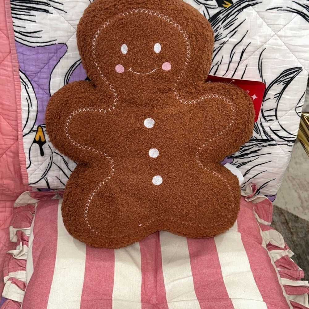 Viral gingerbread throw pillow
